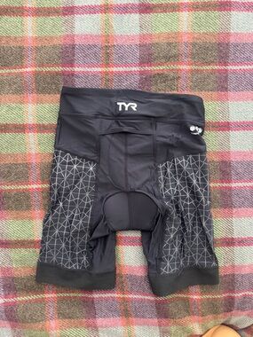 Women’s Medium TYR Black 8” Triathlon Shorts